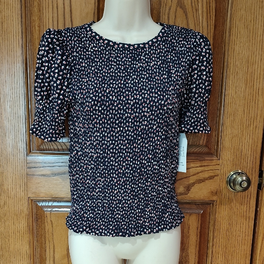 Women's Dark Navy Floral Short-Sleeve Smocked Top NWT Large (12-14)